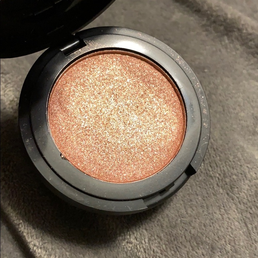 Eyeshadows - Picture 5 of 7